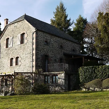 Holiday home Au Chateau De Vernieres Talizat